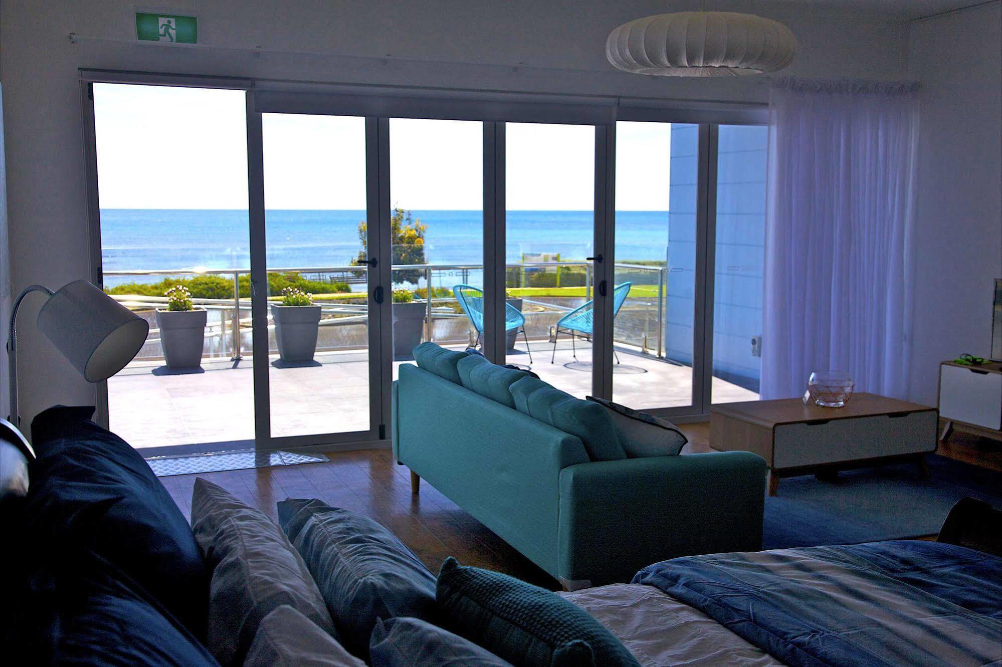 Penguin Beachfront Apartments Exterior foto